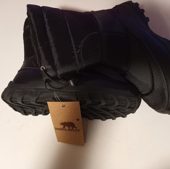 grizzly Other - Brand new Grizzly snow boots